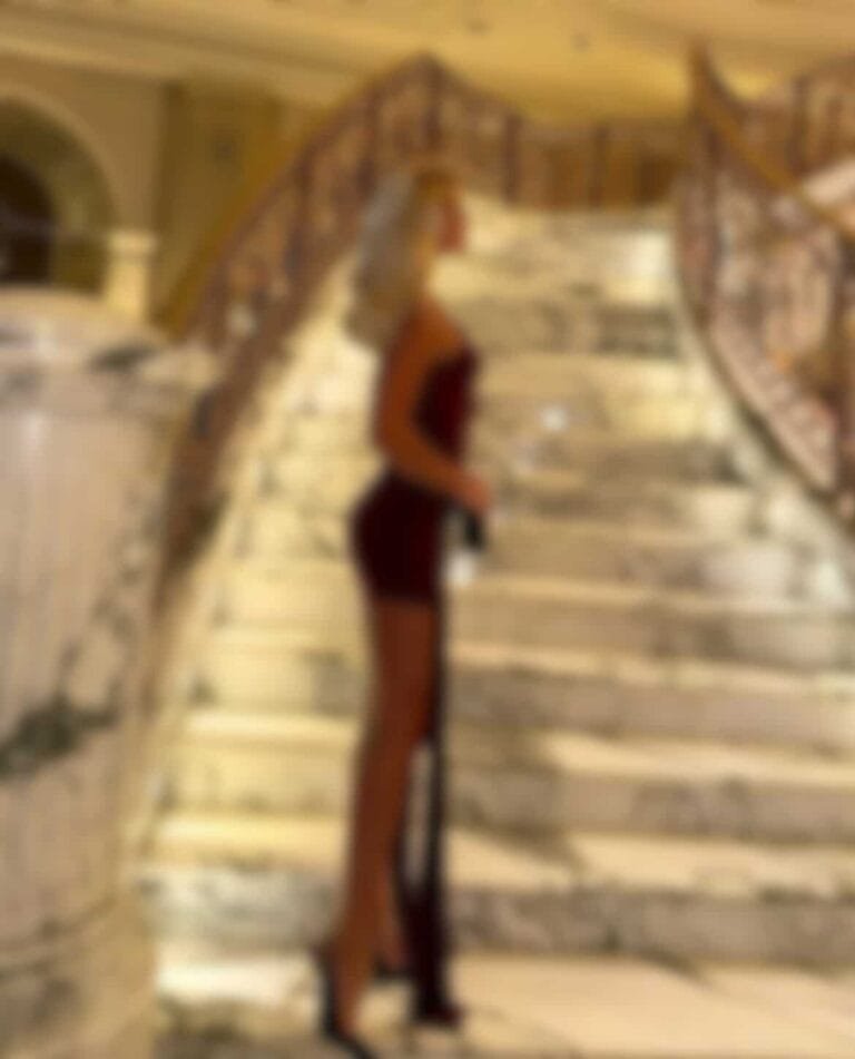 Anna25Dubai Blur