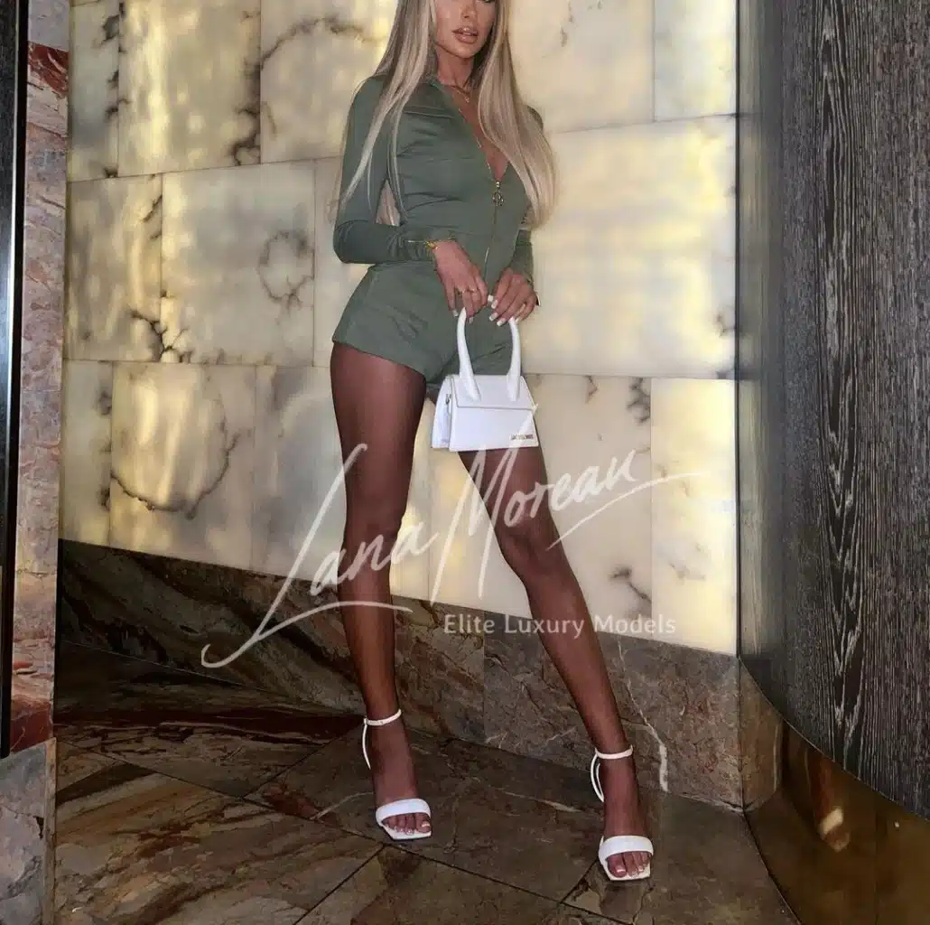 Exclusive escort Dubai sunset body