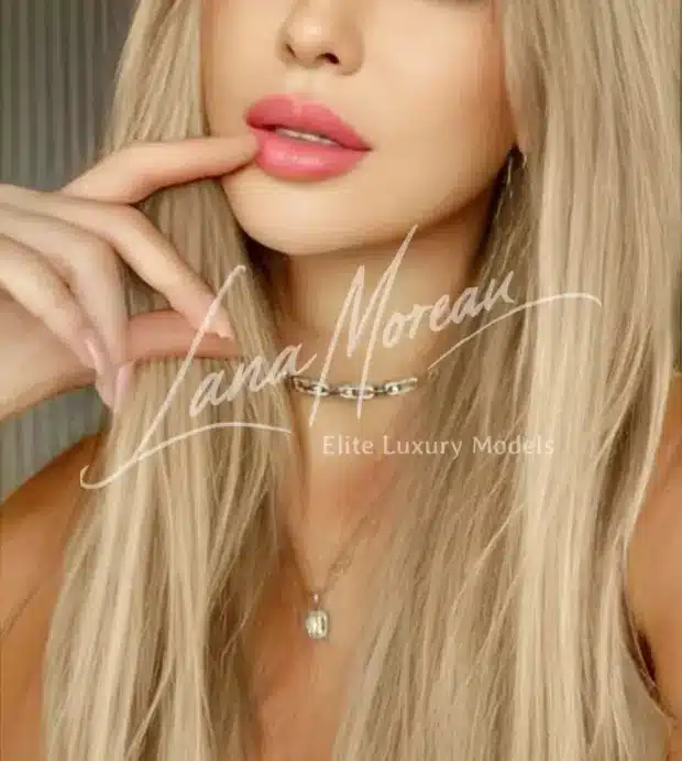 Lingerie model Amanda Cannes