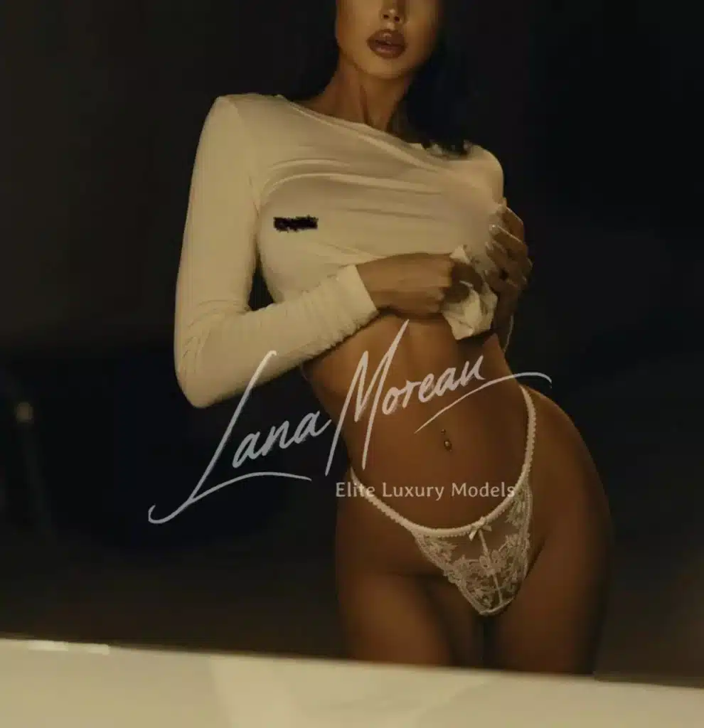 Dubai escort model showing sexy waist