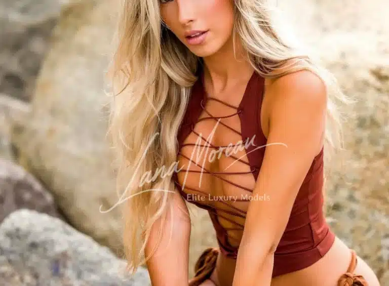 NYC blonde companion bombshell Vera in a lace-up swimsuit – confidence, curves, and charisma.