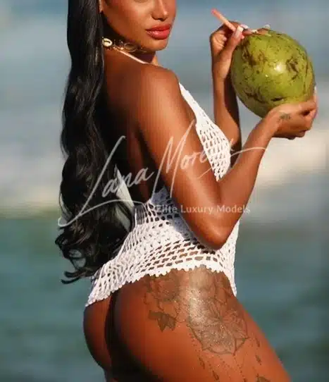 High-class model Indyara